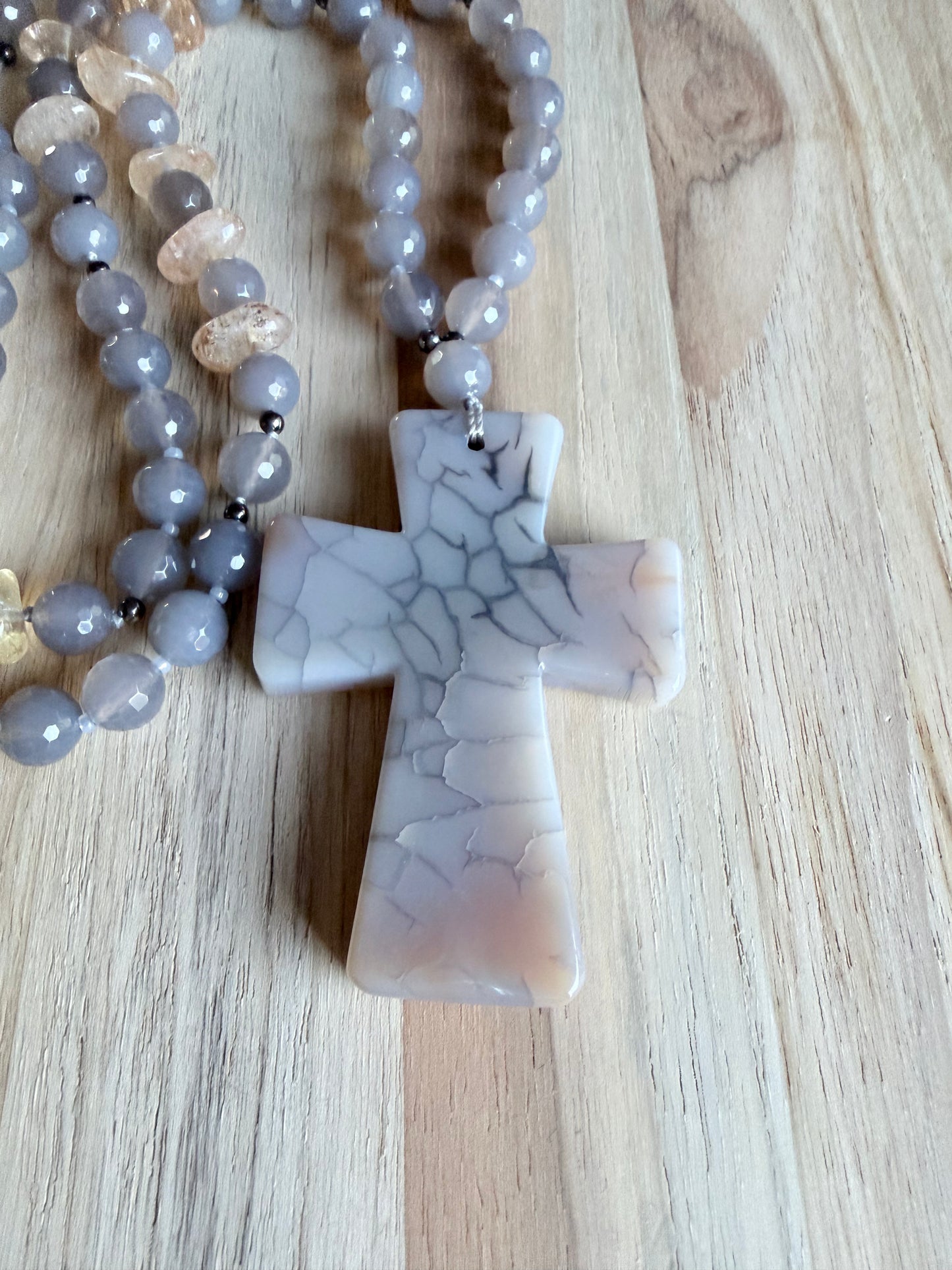 26 Inch Grey Dragon Vein Agate Cross Pendant Necklace with Agate & Citrine Beads