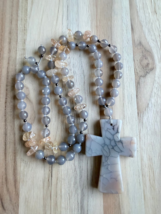 26 Inch Grey Dragon Vein Agate Cross Pendant Necklace with Agate & Citrine Beads