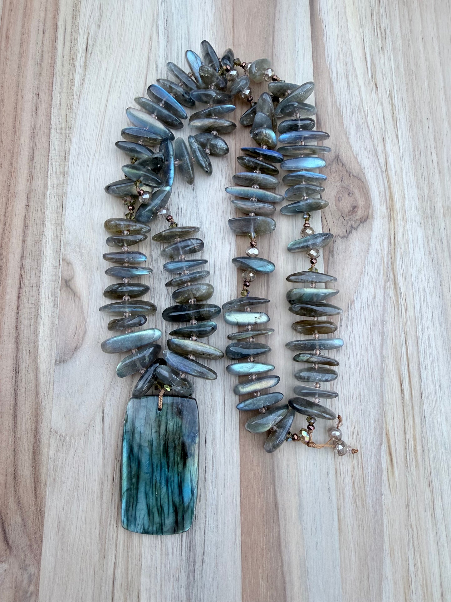 28 Inch Blue Flash Labradorite Beaded Pendant Necklace with Labradorite Tumbled Chip Beads and Crystal Accents