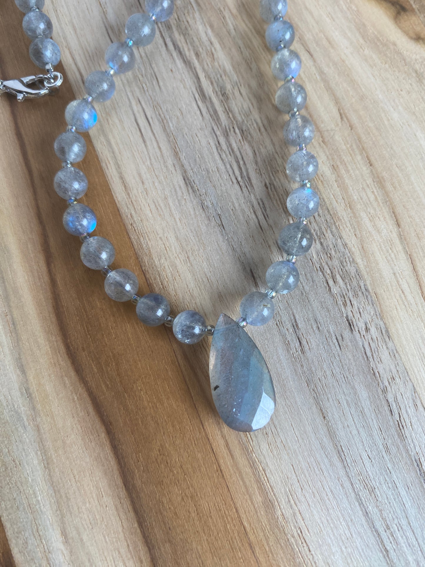 Labradorite Pendant Necklace with Labradorite Beads