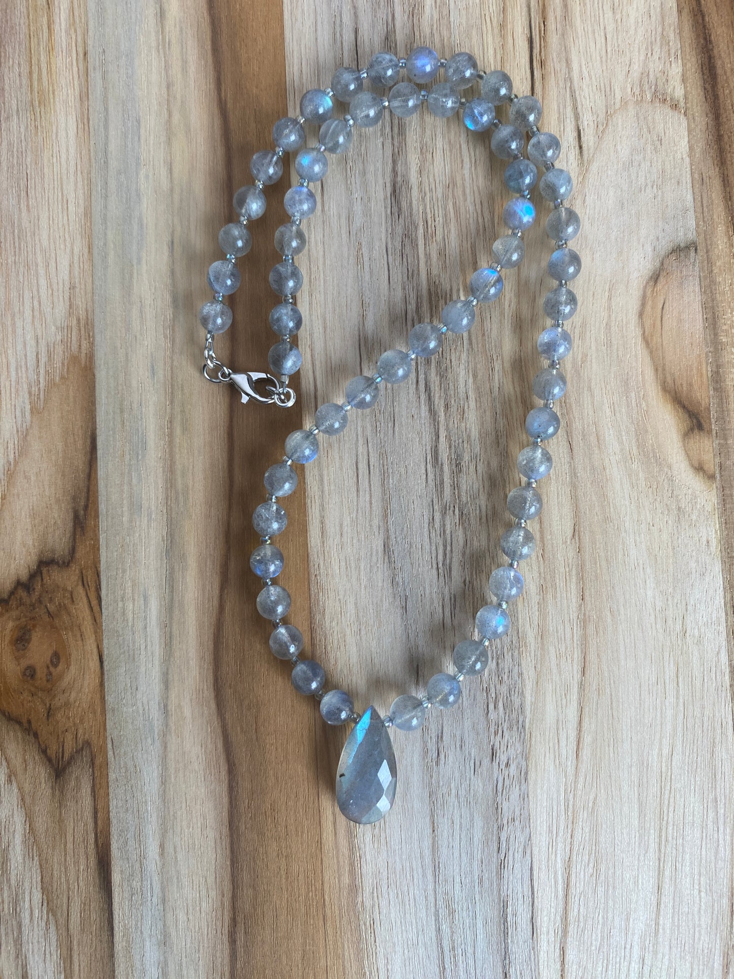 Labradorite Pendant Necklace with Labradorite Beads