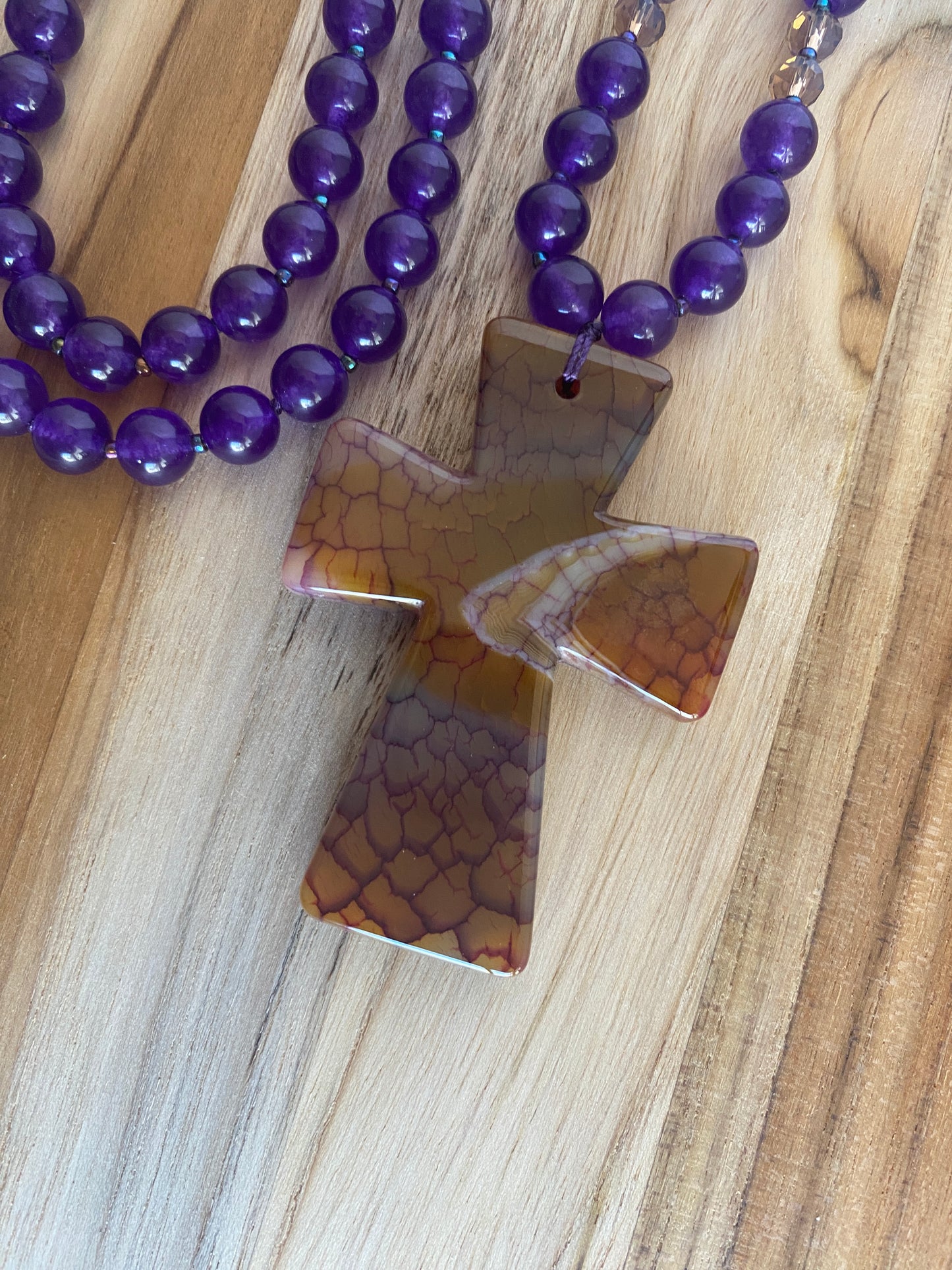 28" Long Dragon Vein Agate Cross Beaded Necklace with Purple Beads