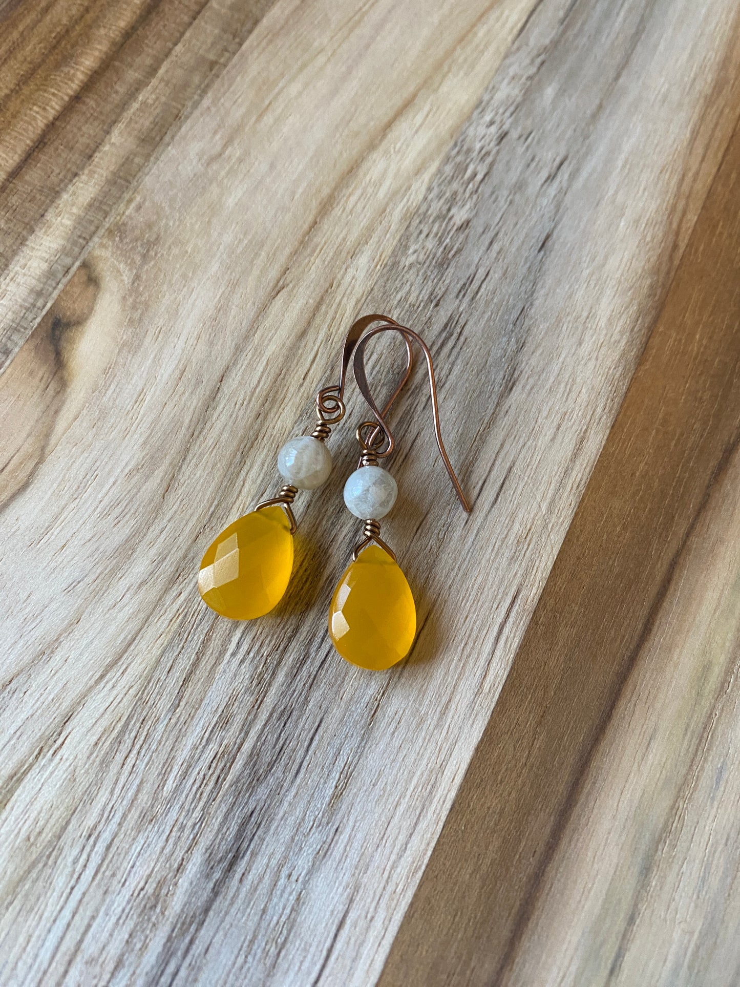 Mango Yellow Onyx with Moonstone Beads in Copper