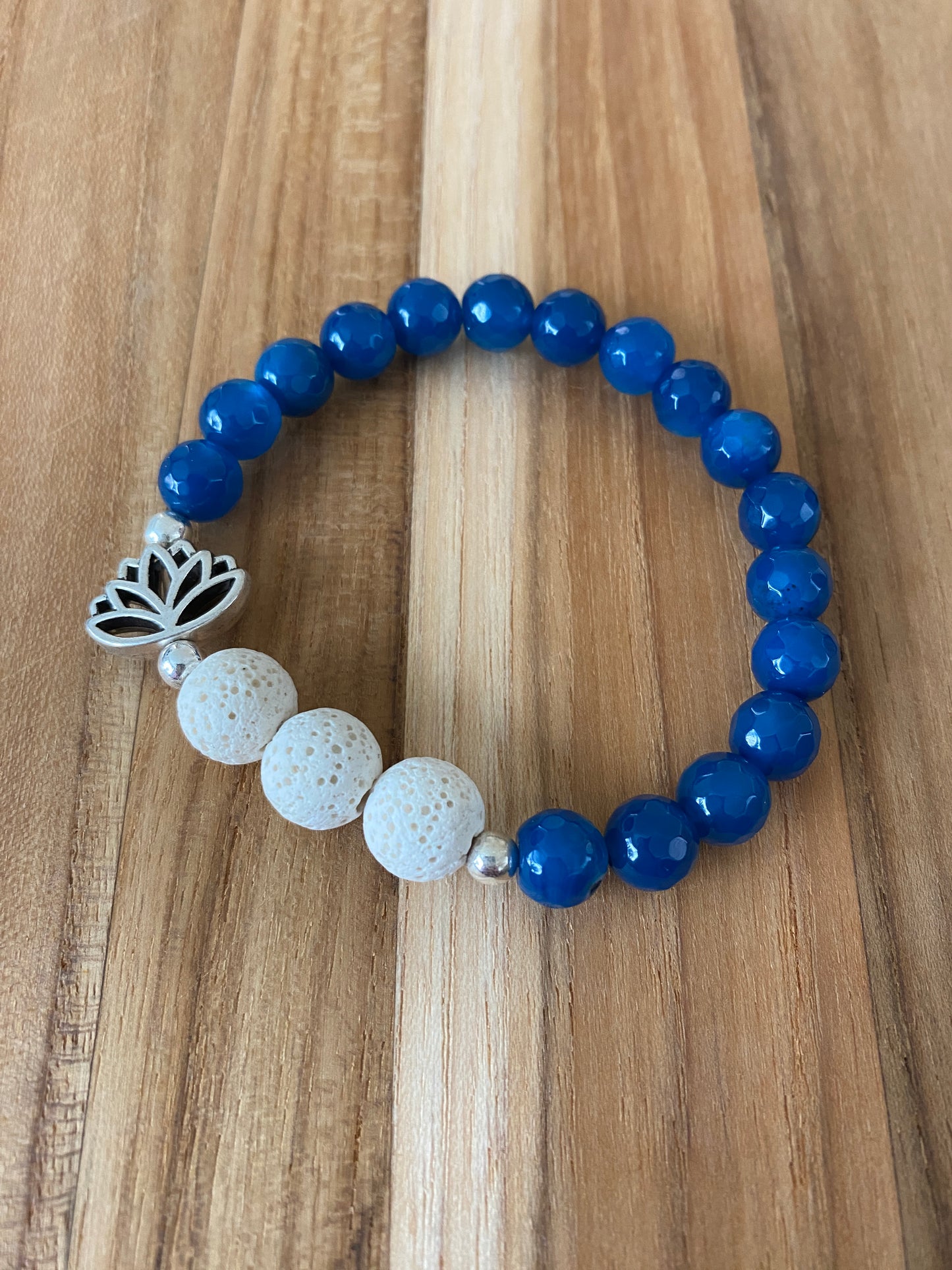 Essential Oil Diffuser Aromatherapy Blue Agate Stretchy Bracelet with Lotus Flower