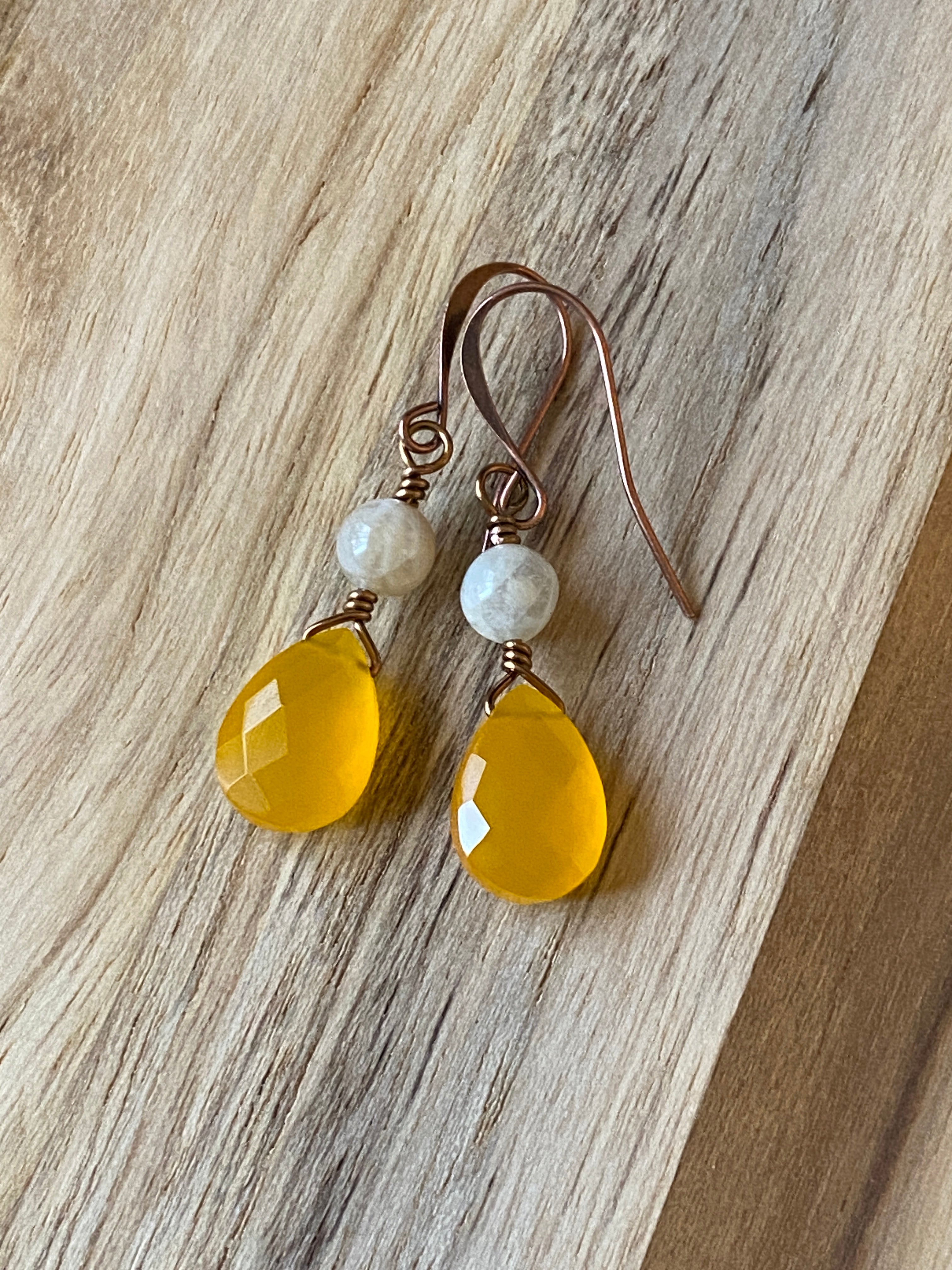 Mango Yellow Onyx with Moonstone Beads in Copper
