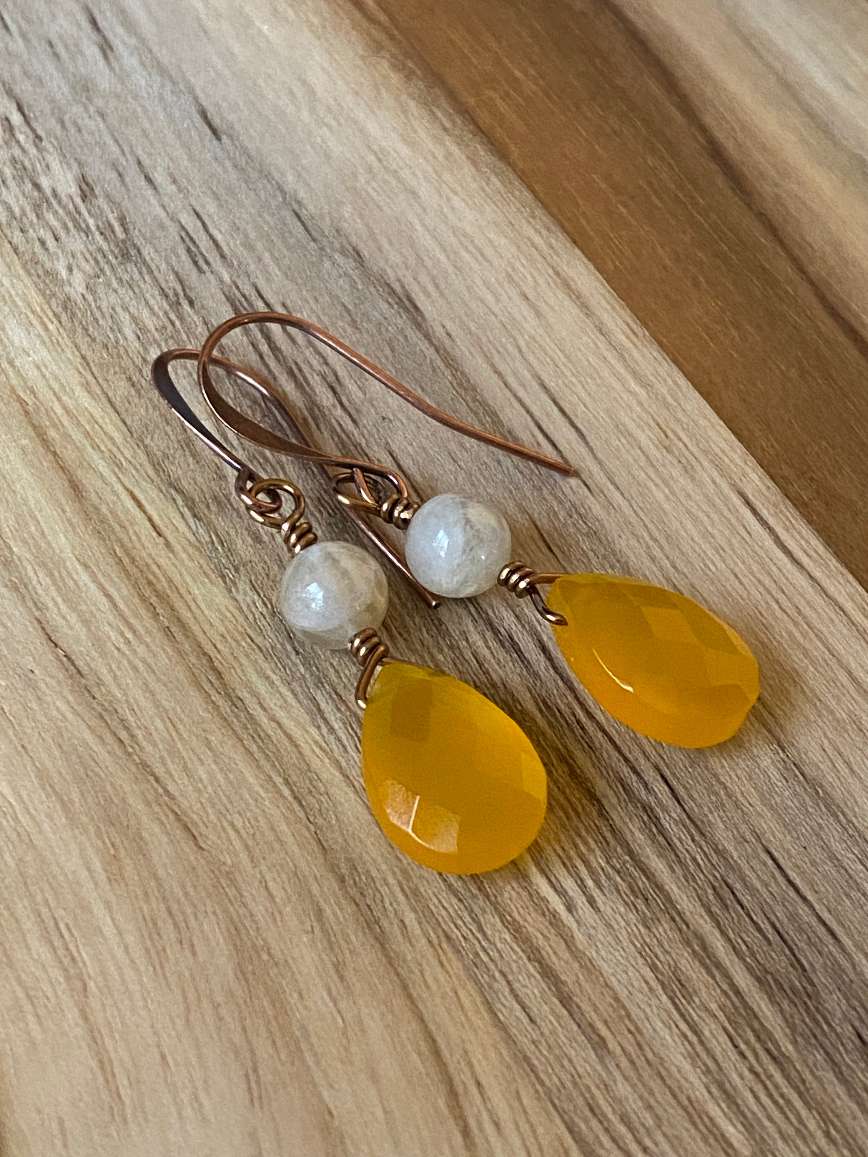 Mango Yellow Onyx with Moonstone Beads in Copper