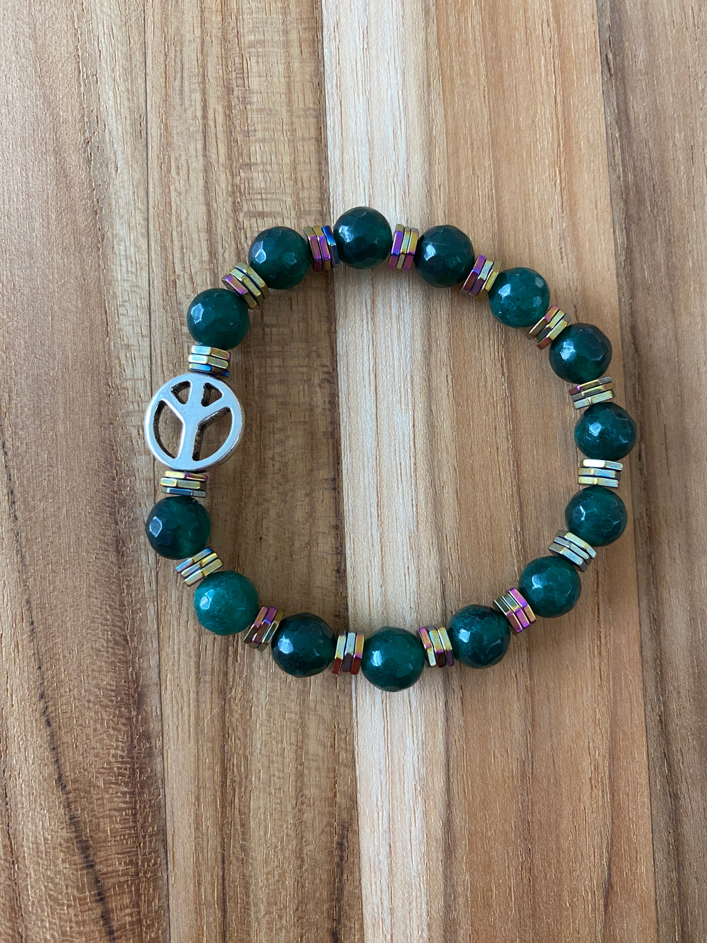 Green Faceted Agate Stretch Bracelet with Peace Sign ~ 6.5”
