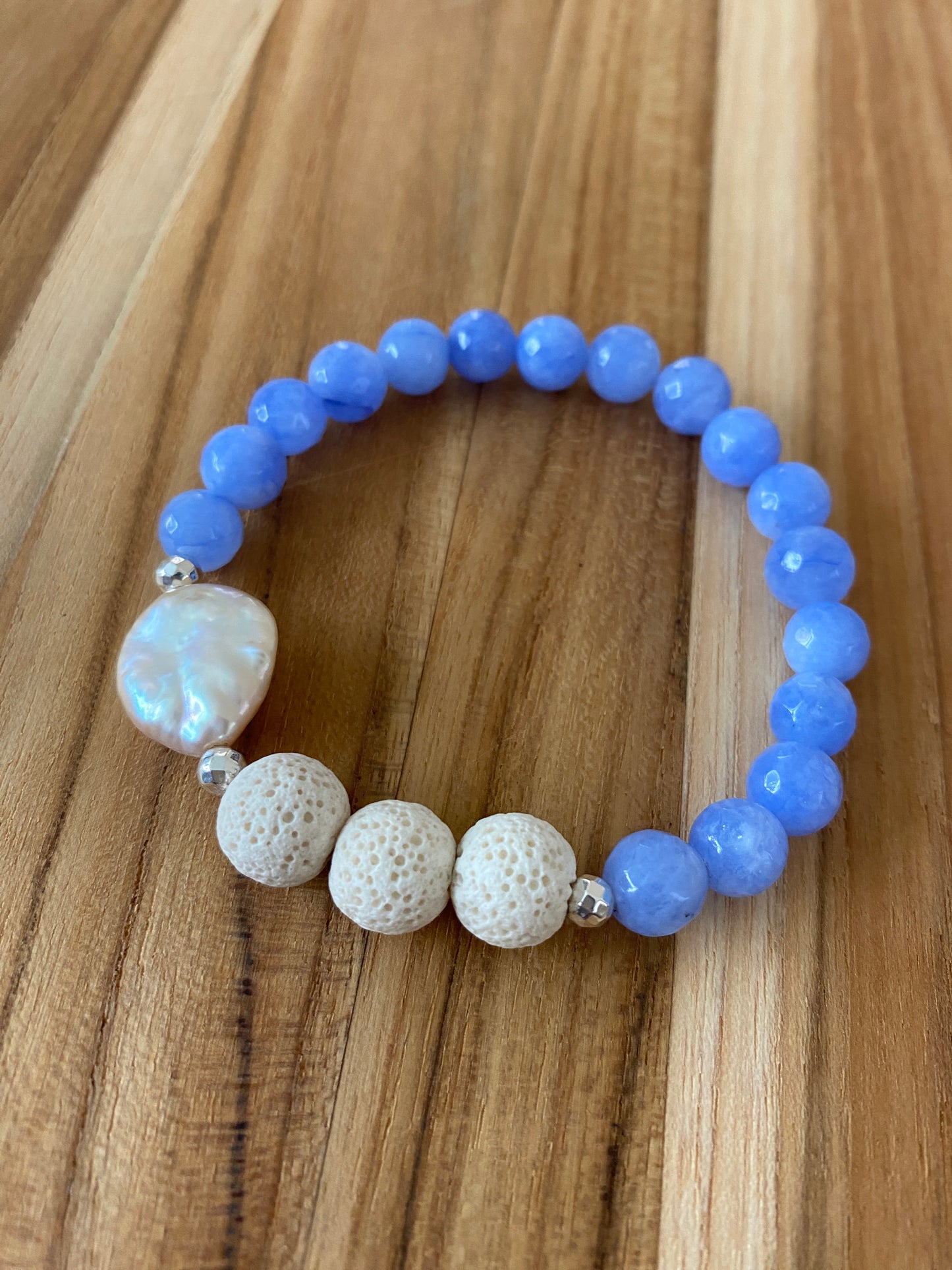 Light Blue Agate Stretch Atomatherapy Bracelet with Coin Pearl