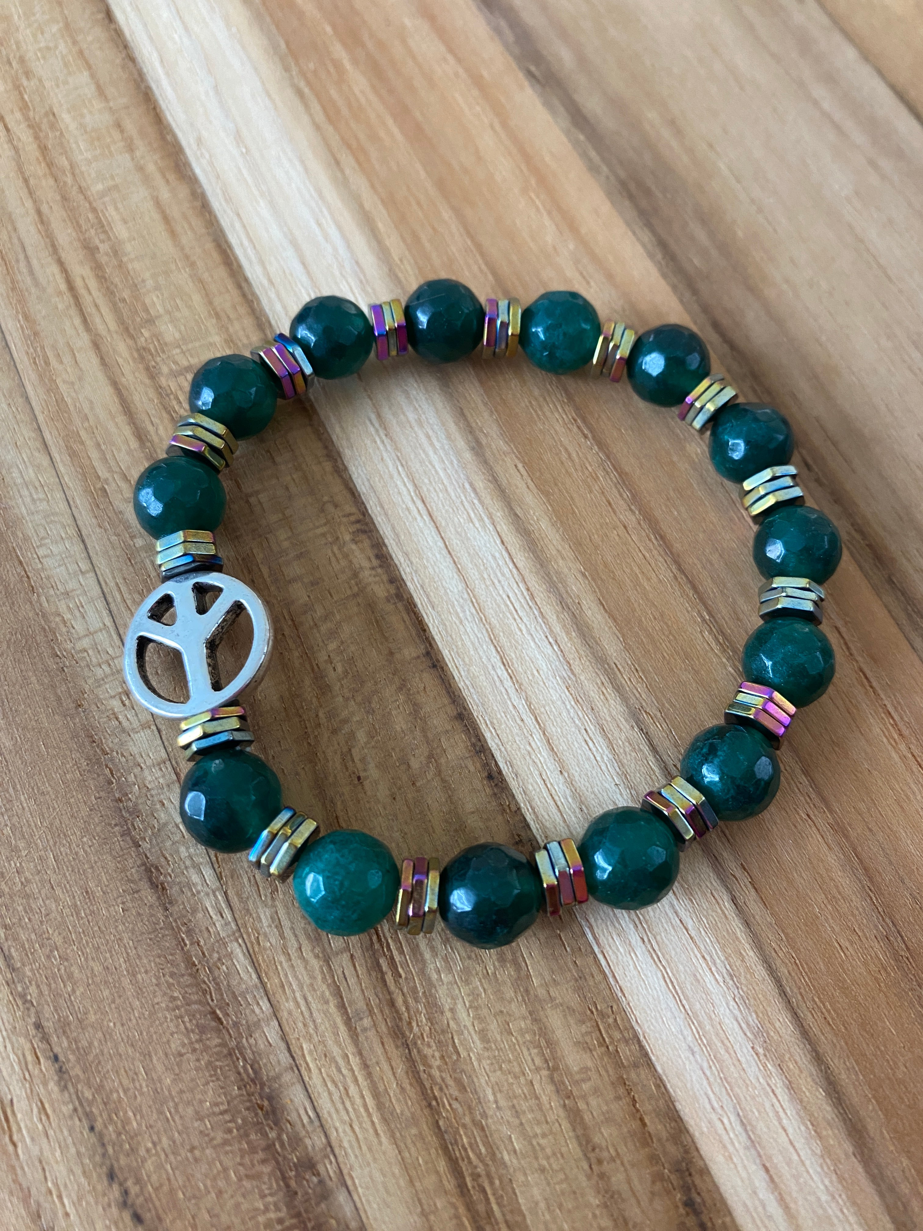Green Faceted Agate Stretch Bracelet with Peace Sign ~ 6.5”