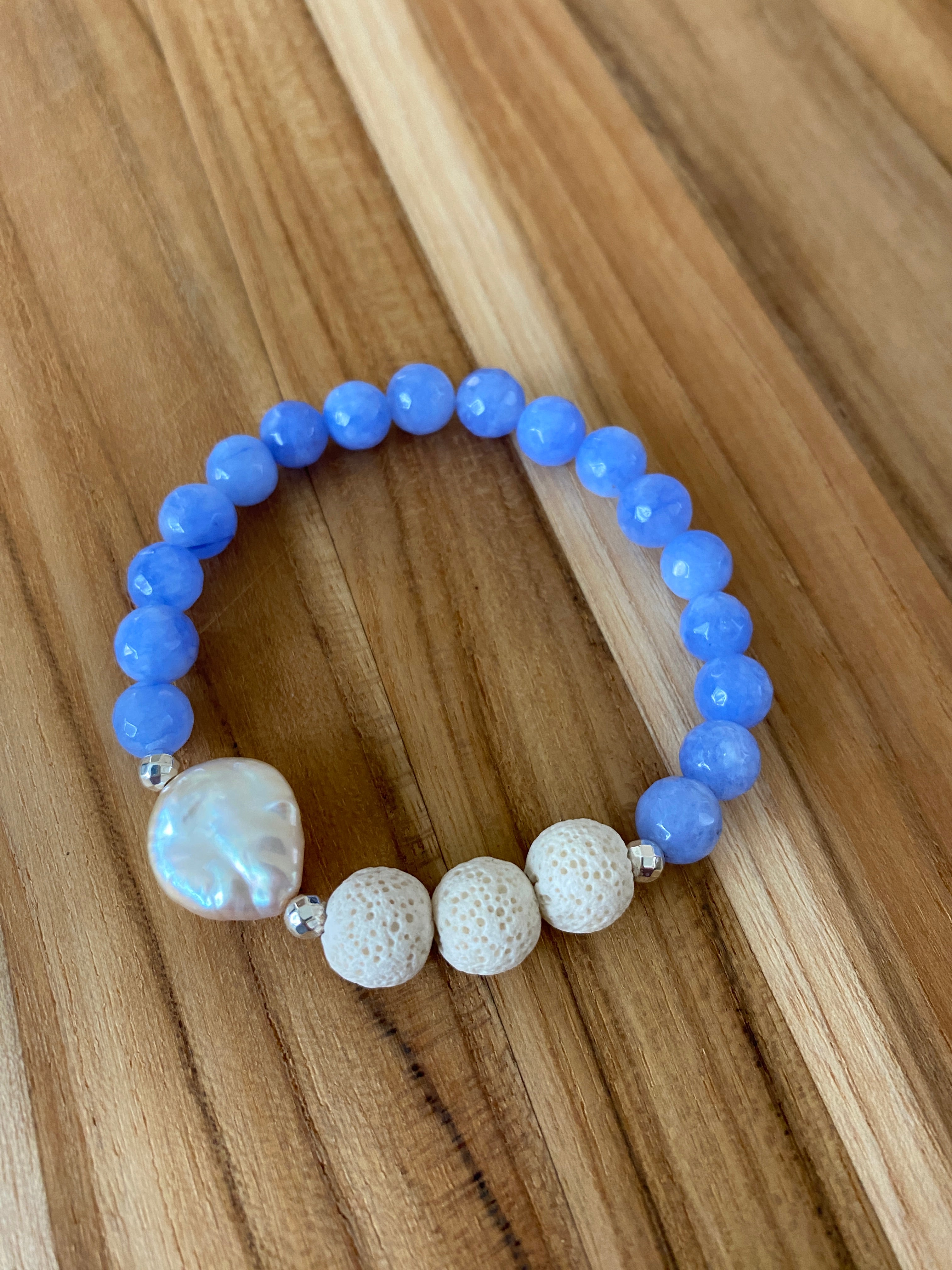 Light Blue Agate Stretch Atomatherapy Bracelet with Coin Pearl