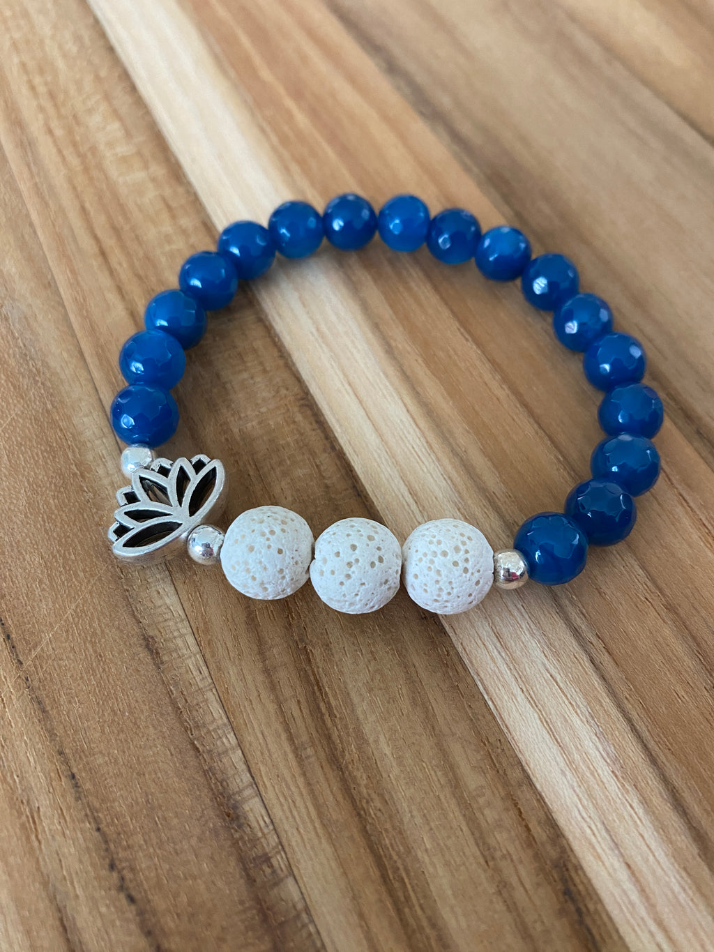Essential Oil Diffuser Aromatherapy Blue Agate Stretchy Bracelet with Lotus Flower